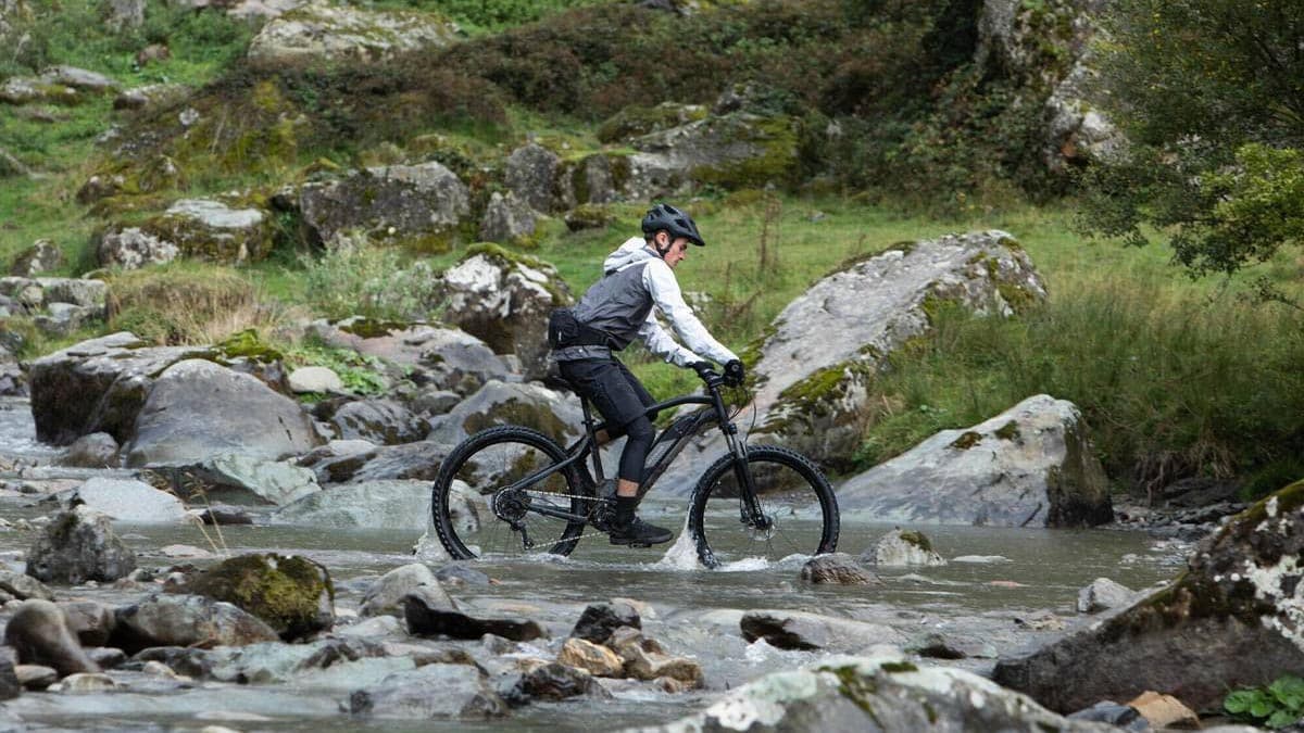 Une bonne affaire en vue. Décathlon réduit  le prix de son vélo électrique Rockrider E-ST 500