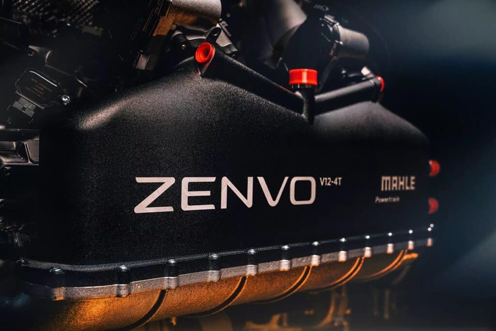 Pour atteindre une puissance de 1 850 chevaux, il s'appuie sur une configuration innovante qui combine quatre turbocompresseurs et un système hybride - © Zenvo