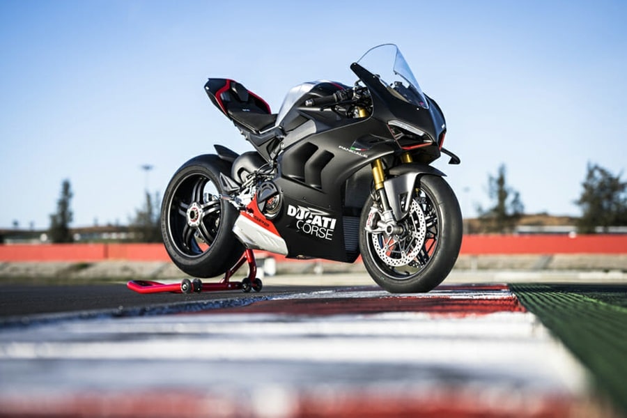 Les motos sportives de 2025 dominent les routes Performance inégalée et
