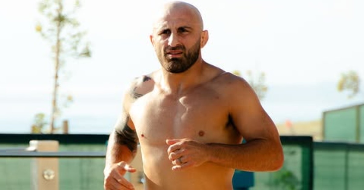 Mma - alexander volkanovski provoque aaron pico  je le