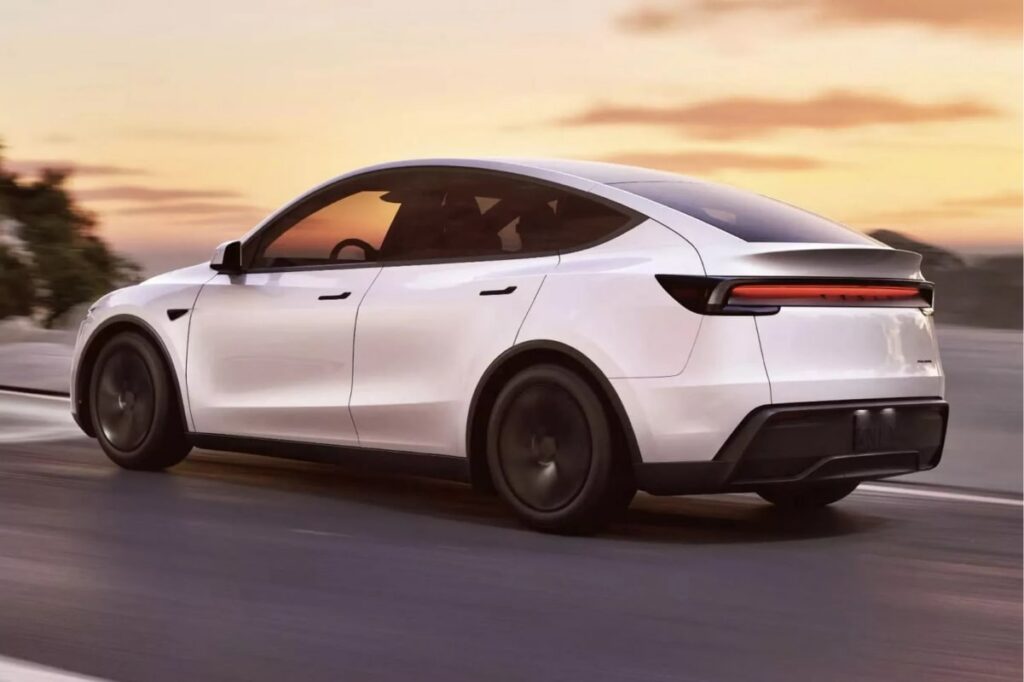 À l’arrière, une barre LED renforce la cohérence visuelle - © Tesla