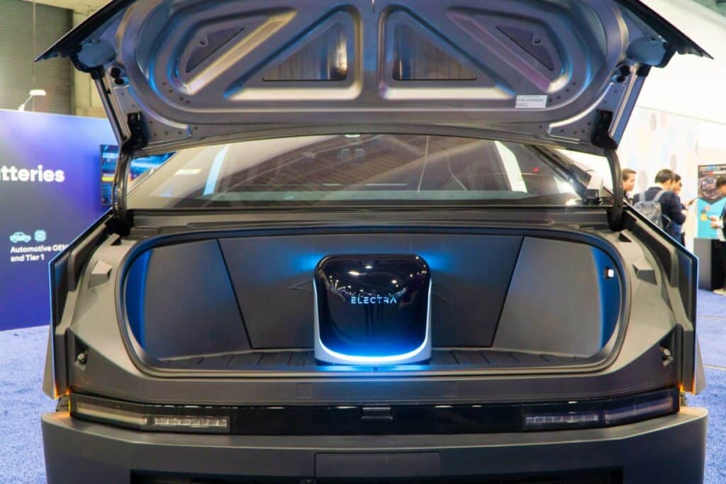 La démonstration de la technologie EVE-Ai™ à bord du Cybertruck Cyberbeast de Tesla- © Electra Vehicles