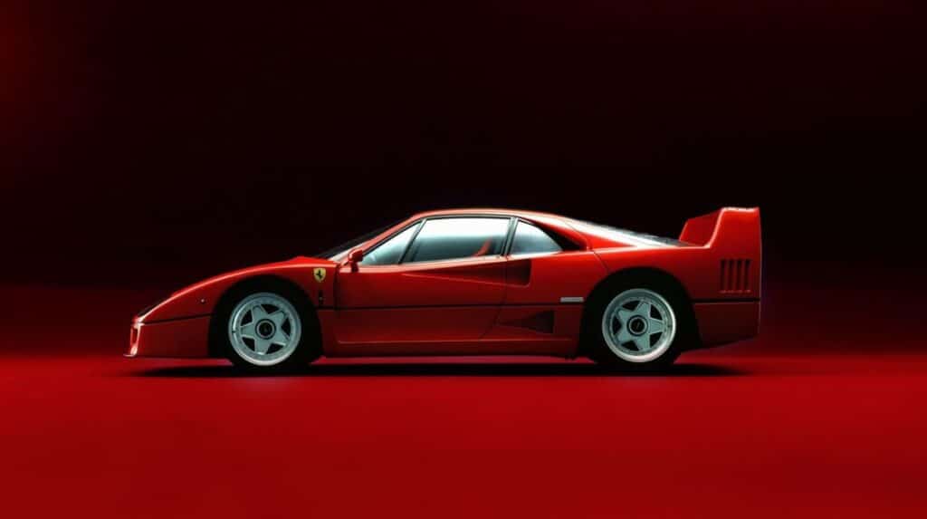 Son design minimaliste, ses performances de l’époque et le fait qu’elle ait été l’un des derniers modèles validés par Enzo Ferrari lui donnent un statut à part - © Ferrari