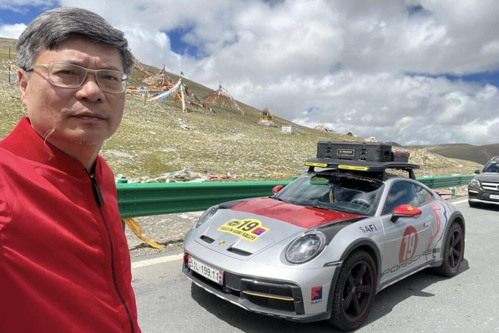 Nguyen Hoang Anh, premier propriétaire d’une Porsche 911 Dakar au Vietnam