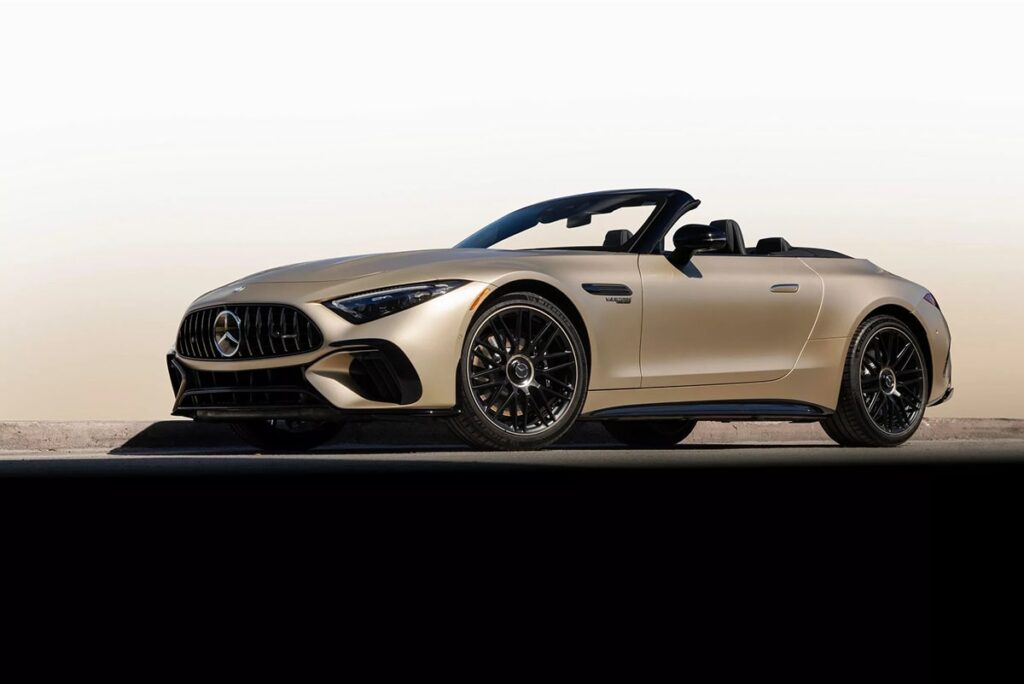 La SL 63 Manufaktur Golden Coast cache le fameux V8 biturbo de 4,0 litres, qui développe 577 chevaux.