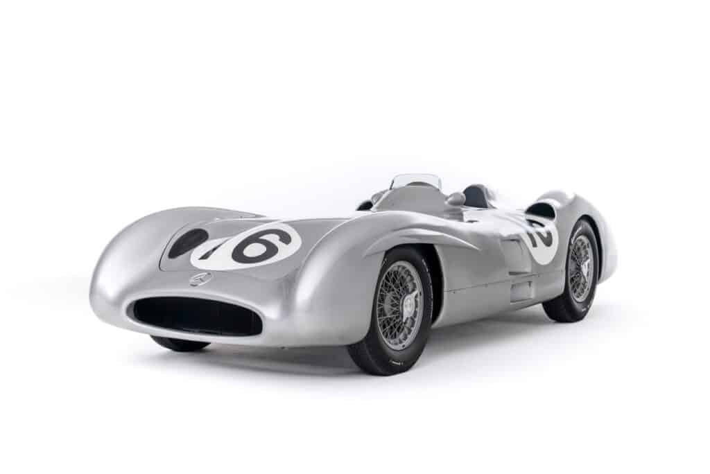 Animée par un moteur V8 de 2,5 litres, cette voiture de 1954-1955 développait 295 chevaux.
