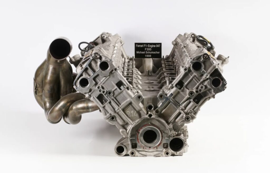 Moteur de Formule 1 Ferrari F300 signé par Michael Schumacher - © RM Sotheby’s