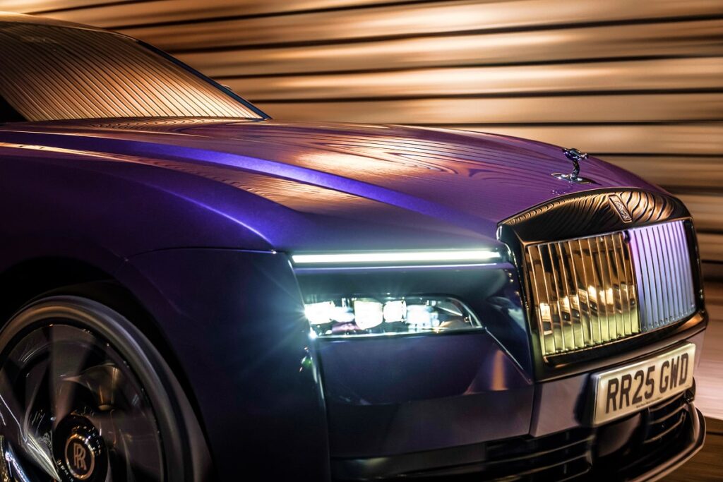 Avec la Spectre, son premier modèle 100 % électrique, Rolls-Royce a déjà prouvé qu’elle savait mêler tradition et innovation sans rien sacrifier à son prestige - © Rolls Royce
