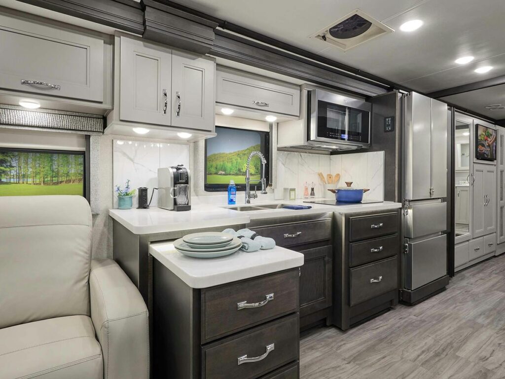 Le Thor Motor Coach Riviera 38RB, un modèle de la classe A, est un parfait exemple de ce qui se fait de mieux - © Thor Motor Coach