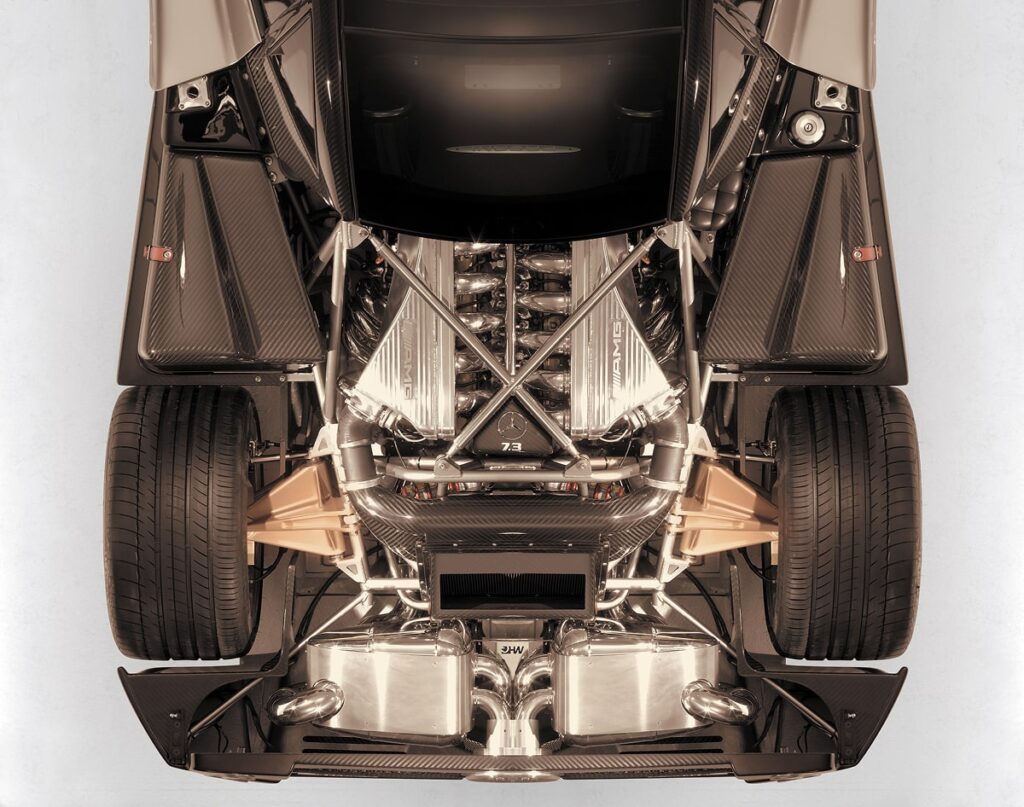 Pagani se sert de la fibre de carbone pour le chassis, la carrosserie, et beaucoup d'autres pièces - © Pagani