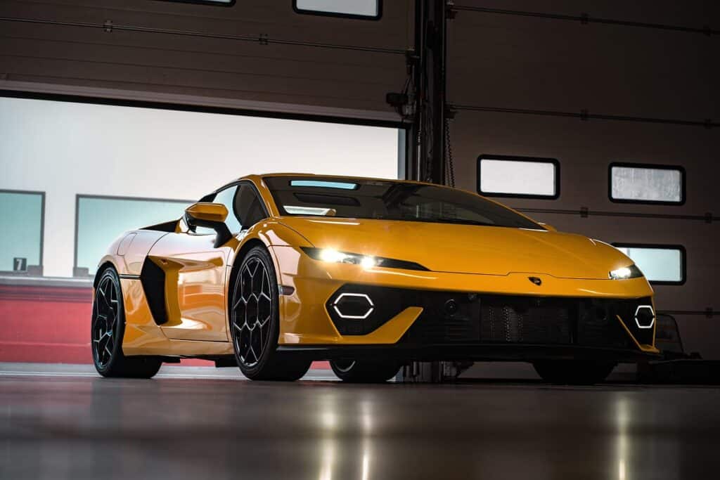 Andrea Caldarelli teste la Temerario sur le circuit de Misano - © Lamborghini