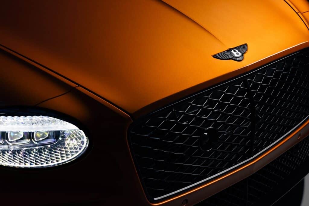 On retrouve les badges ‘Winged B’ noirs et les lettres Bentley également en noir sur le coffre - © Bentley