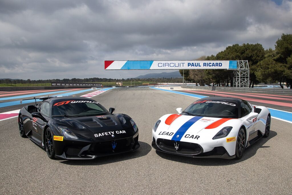 La Leading Car, quant à elle, est utilisée pour guider les pilotes avant le départ ou lors des relances après une Safety Car - © Maserati