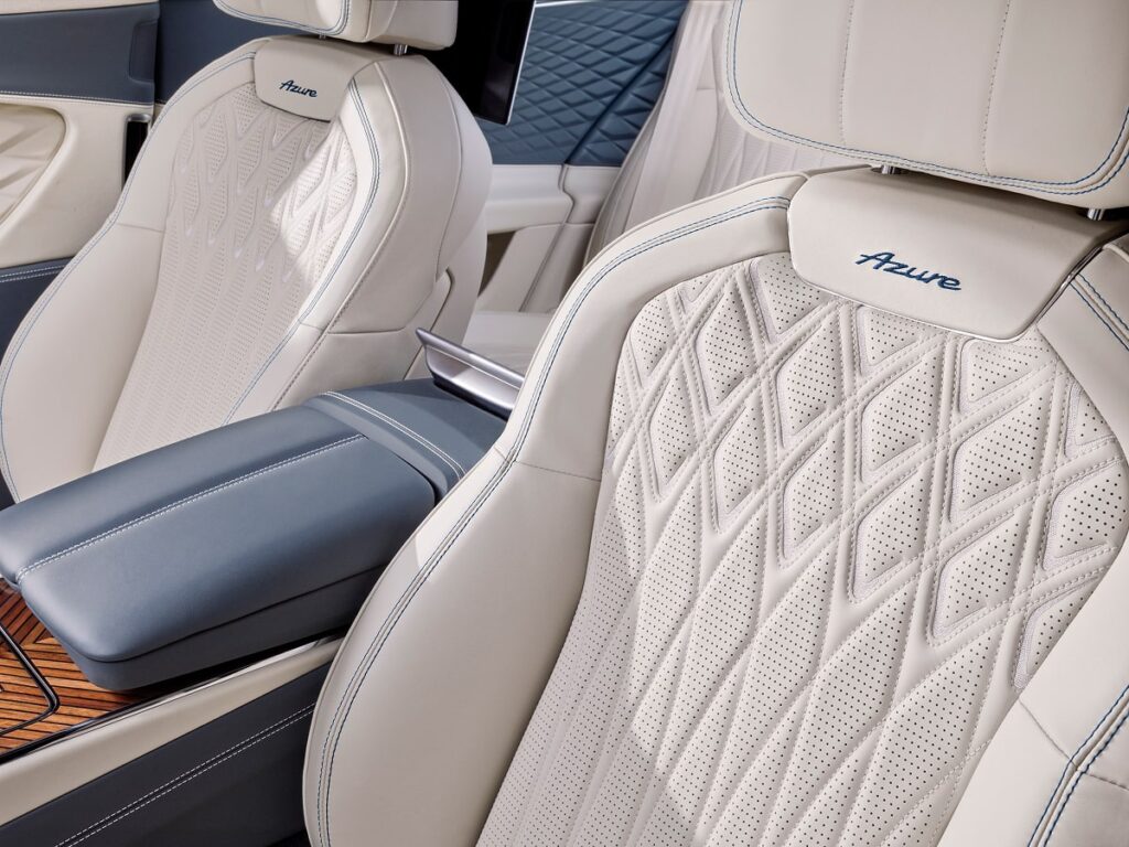 Cela permet aux artisans de se concentrer sur les détails fins qui rendent un intérieur Bentley unique - © Bentley