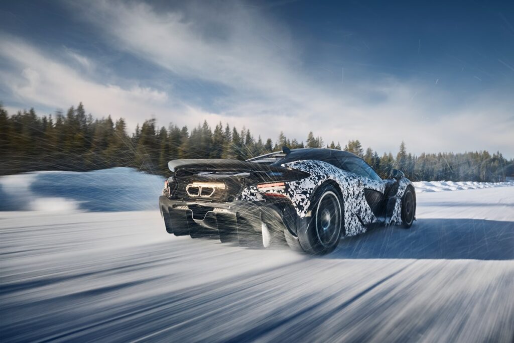 La McLaren W1 repose sur un moteur hybride de 1 275 chevaux combinant un V8 biturbo et un moteur électrique - © McLaren