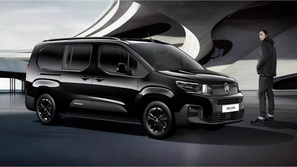 Une couleur Perla Nera noire, exclusive au Japon, qui lui donne un look élégant et discret - © Citroën Japon