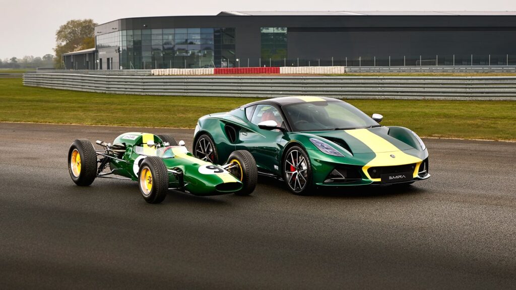Chez Lotus, Jim Clark décroche le titre mondial de F1 et remporte Indianapolis 500, un double exploit qui n’a jamais été égalé - © Lotus